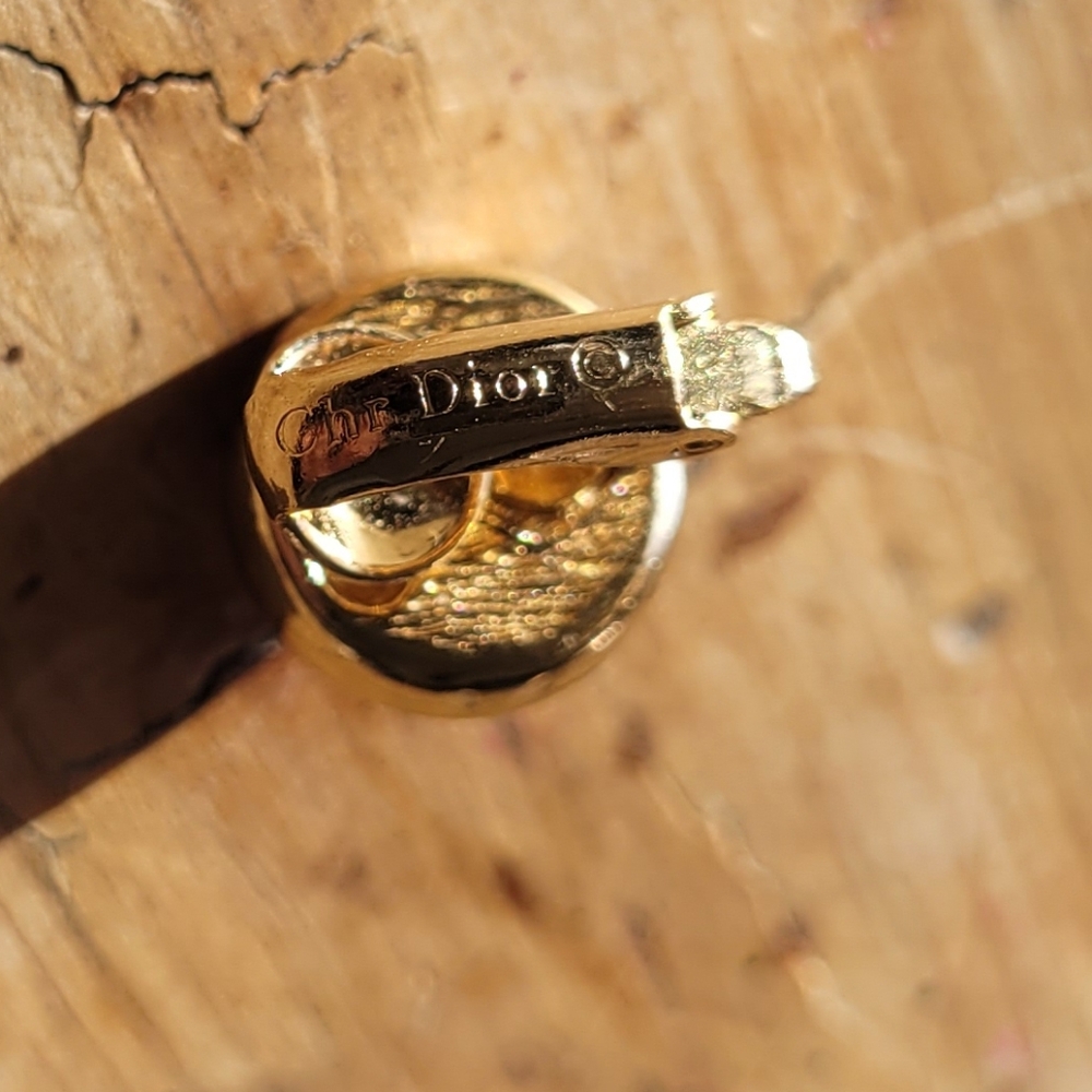 Christian Dior Minimalist Clip Pearl Earrings - Picture 3 of 3